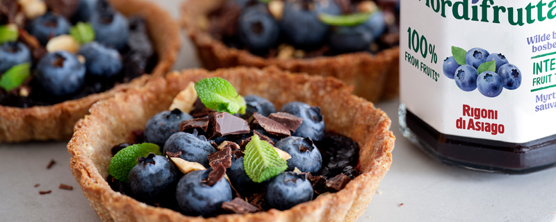 Tartelettes met blauwe bessen en chocolade Rigoni di asiago