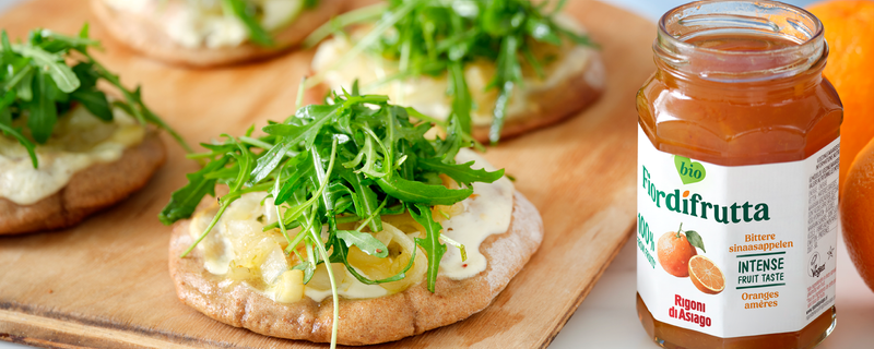 Volkoren pita-pizza’s met gekonfijte uien Rigoni di asiago
