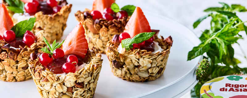 Granolacups met vanilleyoghurt en aardbei Rigoni di asiago